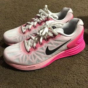 Nike women’s lunarglide 6